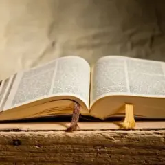 Czy Biblia to literatura? Odkryj jej literackie tajemnice i wpływ